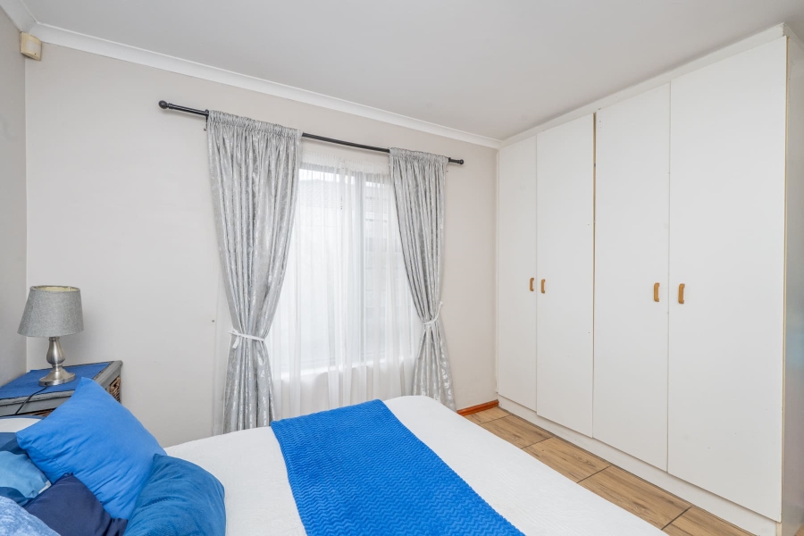 2 Bedroom Property for Sale in Eikenbosch Western Cape
